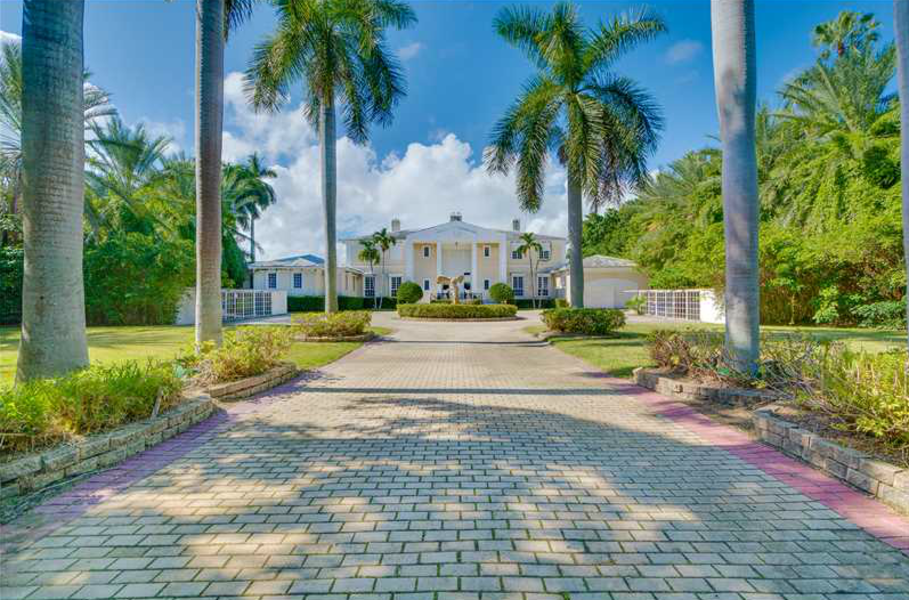 Whitehall es uno de los terrenos más grandes disponibles en Miami Beach, según la información de vent