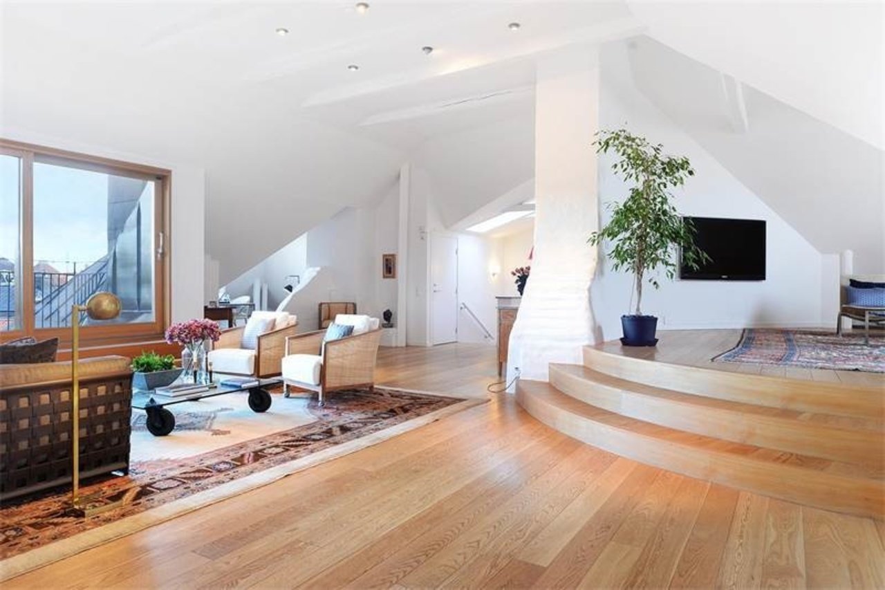 This renovated, 266-square-meter apartment in Östermalm is currently listed for sale at about $3.3 mi