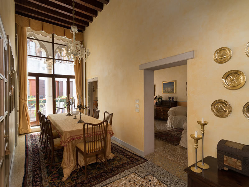 An apartment overlooking a pretty canal in the heart of the Dorsoduro area is currently on the market
